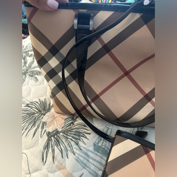 Vintage Burberry Tote and Wristlet ⭐️⭐️ - Picture 8 of 8